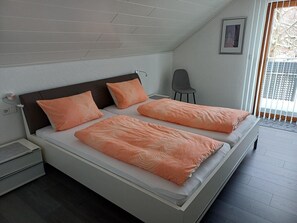 2 bedrooms, iron/ironing board, WiFi