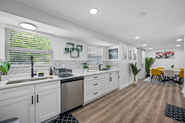 Studio (4 Bedrooms) | Private kitchen | Fridge, microwave, dishwasher - Paradise Haven- Amazing 4BR Oasis With Pool (Bradenton)