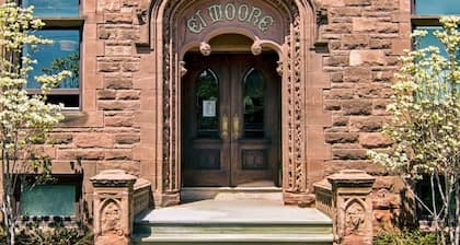 El Moore Lodge