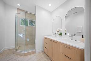 Nhà (Multiple Bedrooms) | Nội thất