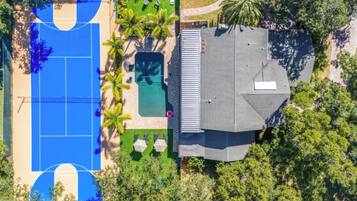 House (Multiple Bedrooms) | Front of property