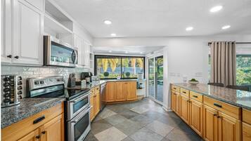 Casa (Multiple Bedrooms) | Interior