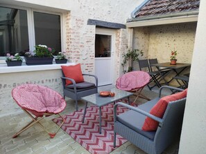 Outdoor dining - Gîte Elle est Moi (Romorantin-Lanthenay)