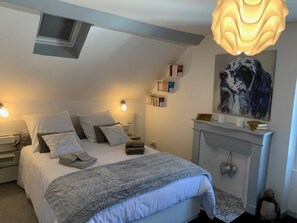 3 bedrooms, desk, WiFi, bed sheets