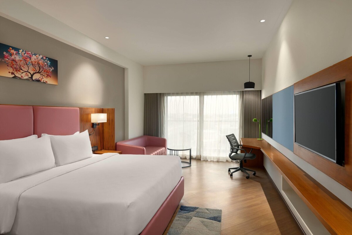 Premium Room, 1 King Bed, Bathtub