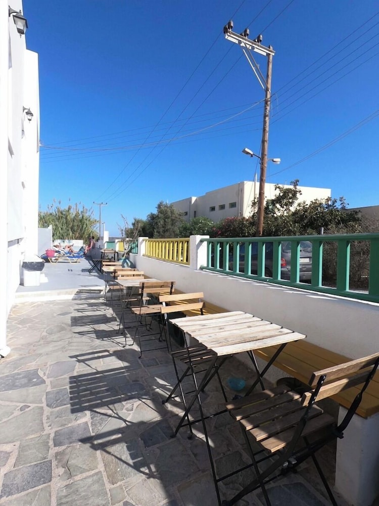 Fira Backpackers Place by null