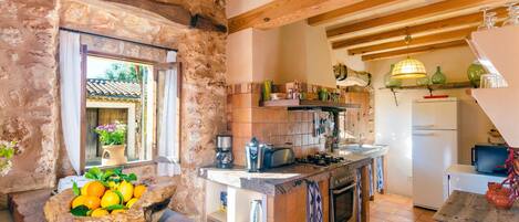 Fridge, microwave, dishwasher, coffee/tea maker