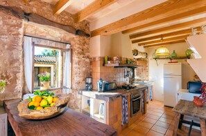 Fridge, microwave, dishwasher, coffee/tea maker - Finca Can Maria Costitx (Sencelles)