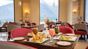 Restaurant - Ramada Resort by Wyndham Gilgit (Gilgit)