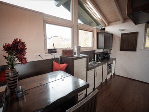 ثلاجة، ميكروويف، فرن، موقد طهي مسطح