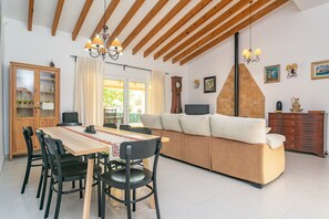 Dining - Casa El Cipres - Three Bedroom Villa, Sleeps 6 (Sa Ràpita)