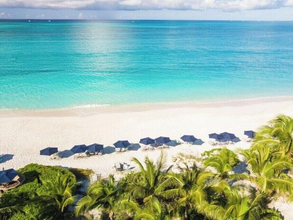 Beach - The Regent Grand 3BR Rental (Grace Bay)