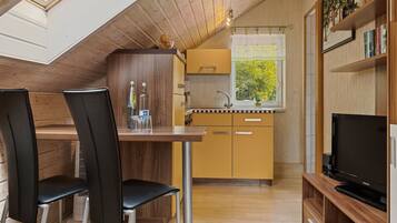 Frigorífico, horno, placa de cocina y cafetera o tetera