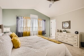 4 bedrooms, desk, iron/ironing board, free WiFi