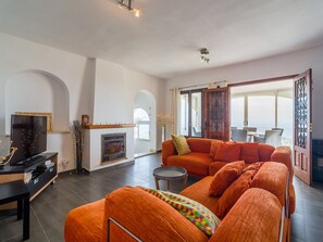 Televisio, takka, DVD-soitin