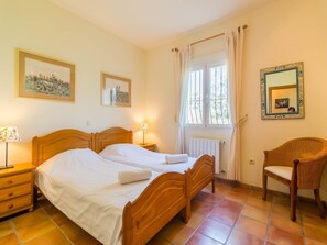 3 bedrooms, iron/ironing board, WiFi