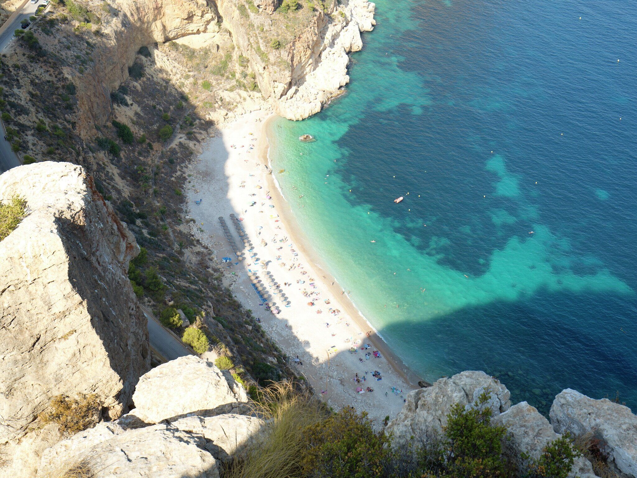 Una spiaggia nelle vicinanze