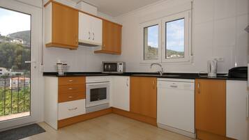 Réfrigérateur, micro-ondes, four, lave-vaisselle