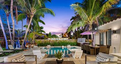 Aqua Haven- Stylish Getaway With Pool and Jacuzzi