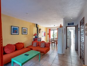 TV, fireplace, DVD player, stereo - Villa in Zahara by the Beach & Pool (Zahara de los Atunes)