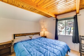 2 bedrooms, iron/ironing board, internet, bed sheets