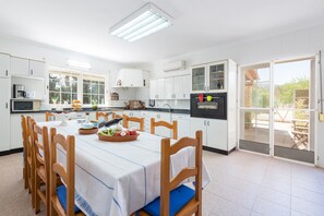Fridge, microwave, dishwasher, coffee/tea maker - Ca Na Sioneta - Three Bedroom Villa, Sleeps 6 (Campanet)