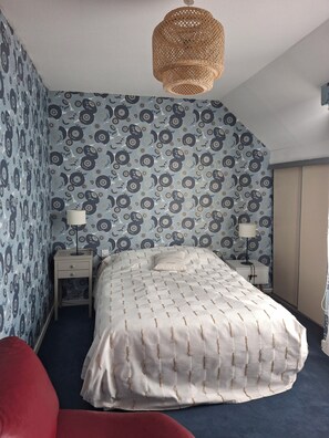 3 bedrooms, iron/ironing board, WiFi - Family home with pool 100m from the wild coast and beach 5 minutes away (Batz-sur-Mer)