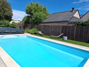 Pool - Family home with pool 100m from the wild coast and beach 5 minutes away (Batz-sur-Mer)