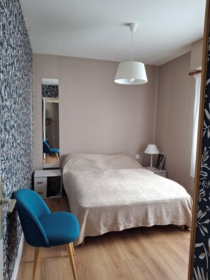 3 bedrooms, iron/ironing board, WiFi - Family home with pool 100m from the wild coast and beach 5 minutes away (Batz-sur-Mer)