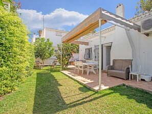 Outdoor dining - Holiday Home in La Cala de Mijas by the Beach (La Cala de Mijas)