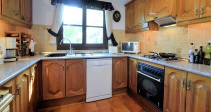 Villa ensoleillée à Casares avec piscine