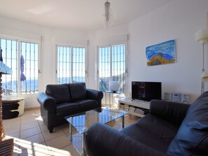 Televisie en een open haard