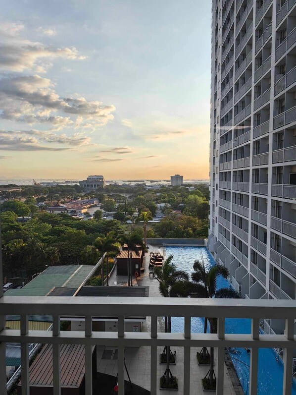 Property grounds - Condo unit near NAIA Airport, Mall of Asia, CCP, PICC & more attractions nearby (Pasay City)