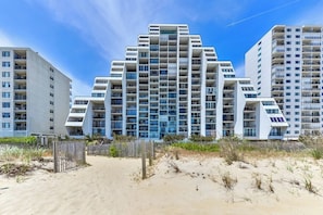 Exterior - Oceanfront 1 Bdrm-Sleeps 6-Linens-Pool-FastWifi (Ocean City)
