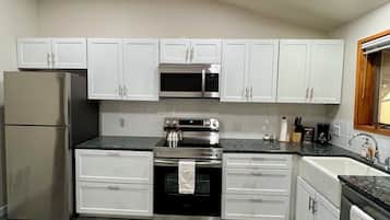 Microondas, parrilla de estufa y lavavajillas