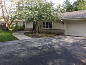 Exterior - Perfect 2024 RNC Milwaukee 4 Bedroom and 1 Bath (Wind Point)