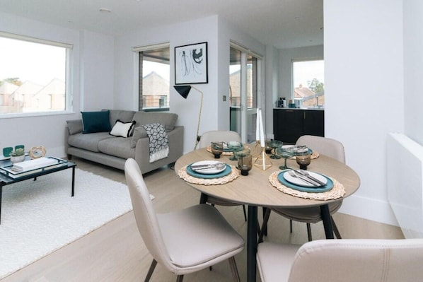 Apartment | Dining