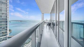 Luxury Condo, 2 Bedrooms, Poolside | View from room