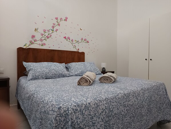 2 bedrooms, desk, free WiFi, bed sheets