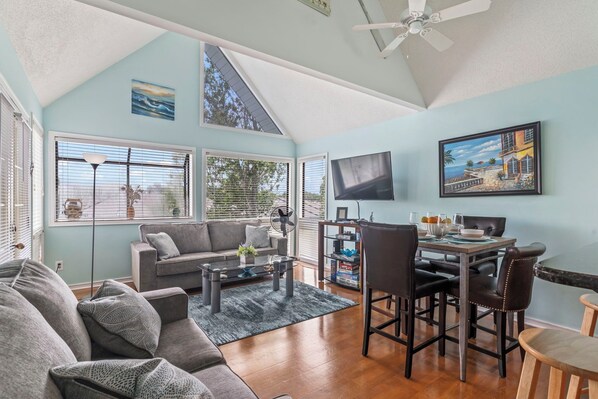 TV - Beach Life, Heated Pool, Hot Tub, Close to Beach (Myrtle Beach)