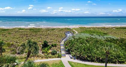 Your Perfect Vacation Townhome Just Steps from the Sand! - Full Amenities