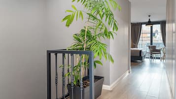 Signature Penthouse, 1 Queen Bed, City View, Executive Level | Egyptian cotton sheets, premium bedding, Tempur-Pedic beds, in-room safe