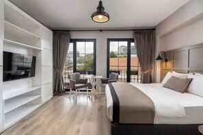 Egyptian cotton sheets, premium bedding, Tempur-Pedic beds, in-room safe - Urban Quarters - Tepebaşi (Istanbul)