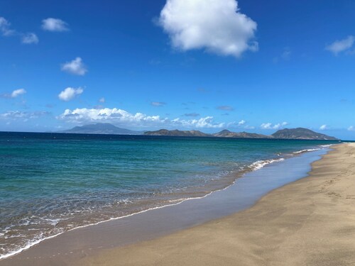 Spacious home perfect for family, couples, friends, near beach, golf, eateries