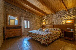 4 soveværelser, strygejern/strygebræt, internetforbindelse, sengetøj