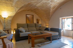 TV - Es Molí Can Torres - Four Bedroom Villa, Sleeps 8 (Sineu)