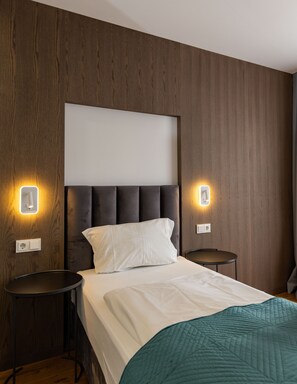 Deluxe Single Room | Premium bedding, down comforters, minibar, in-room safe - B-Chill Cologne (Cologne)