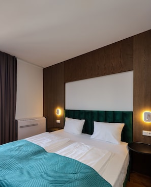 Premium bedding, down comforters, minibar, in-room safe - B-Chill Cologne (Cologne)