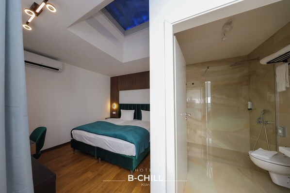 Phòng đôi Economy | Bộ đồ giường cao cấp, chăn bông, minibar, két bảo mật tại phòng 