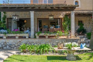 Outdoor dining - La Font (Mancor) - Four Bedroom Villa, Sleeps 8 (Mancor de la Vall)